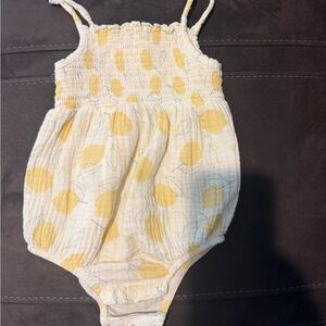 Rabbit + Bear lemon romper 🍋